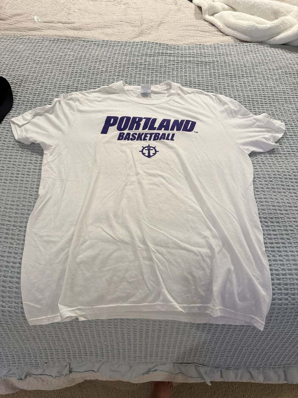 University of Portland Pilots Basketball T-Shirt White Large (45)